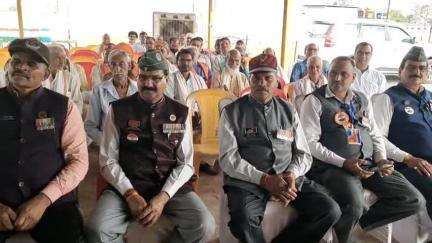 मऊगंज: तपेश्वर धाम बायपास मऊगंज में 'ऑपरेशन सिंदूर' की सफलता पर भूतपूर्व सैनिकों को किया गया सम्मानित, पूर्व विधायक रहे मौजूद
