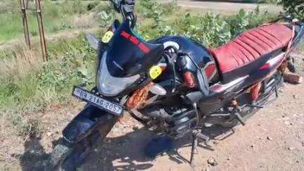 रहुई: भेंडा पुल पर तेज रफ्तार कार ने बाइक को मारी टक्कर, बाइक चालक हुआ ज़ख्मी
