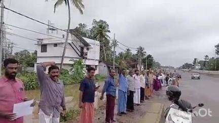 അമ്പലപ്പുഴ: പുറക്കാട് അയ്യൻകോയിക്കൽ പ്രദേശവാസികൾ ദേശീയപാത അതോറിറ്റിയ്ക്കെതിരെ പ്രതിഷേധം സംഘടിപ്പിച്ചു