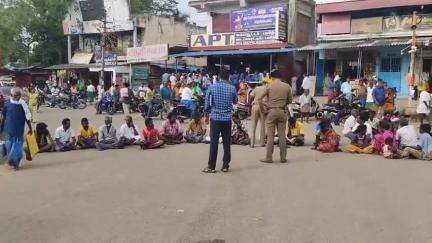 வேடசந்தூர்: வடமதுரை மூன்று ரோட்டில் சாலை மறியல் போராட்டம்