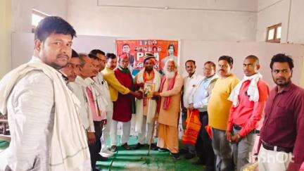 भोगांव: भोगांव क्षेत्र के एक विद्यालय में सपा के पिछड़ा वर्ग प्रकोष्ठ के जिलाध्यक्ष का सपा समर्थकों ने किया जोरदार स्वागत