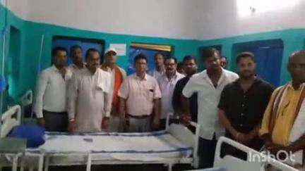 मधेपुर: बांकी गांव के समाजसेवी सुनील झा ने मधेपुर अस्पताल को दिए छह आधुनिक बेड