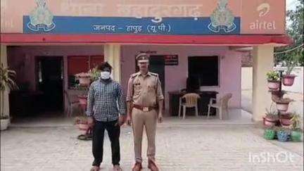 गढ़मुक्तेश्वर: गांव आलमनगर के पास पुलिस ने महिला से दुष्कर्म के मामले में फरार अभियुक्त को किया गिरफ्तार