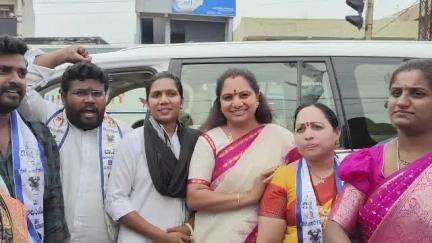 పెద్దపల్లి: పట్టణంలో నిజామాబాద్ ఎమ్మెల్సీ కవితకు ఘన స్వాగతం పలికిన పెద్దపల్లి బీఆర్ఎస్ నాయకులు
