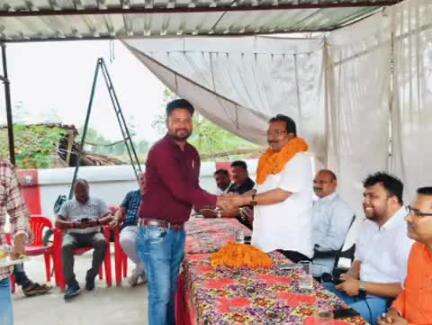 बलरामपुर: हिंदी पत्रकारिता दिवस पर पीडब्ल्यूडी रेस्ट हाउस में BJP जिला अध्यक्ष ओमप्रकाश जायसवाल ने पत्रकारों का किया सम्मान