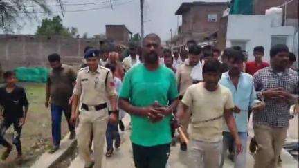 राजगढ़: ब्यावरा देहात थाना पुलिस द्वारा चोरी के आरोपियों का पीपलहेला और खुजरिया गांव में जुलूस निकाला गया