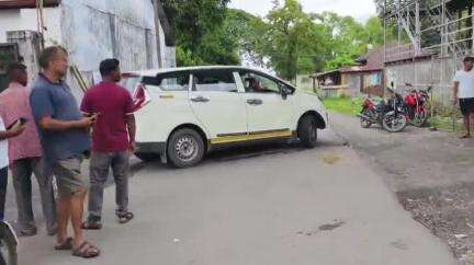 ধূপগুড়ি: নাগরাকাটার বামনডাঙ্গা চাবাগানে ইডির হানা,উদবেগে ফ্যাক্টরি অফিসের সামনে জটলা শ্রমিকদের