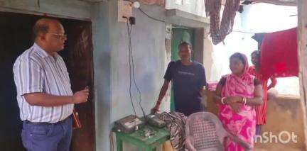 रानीश्वर: रानीश्वर बीडीओ ने जनवितरण प्रणाली विक्रेता सूरजमुखी SHG का औचक निरीक्षण किया