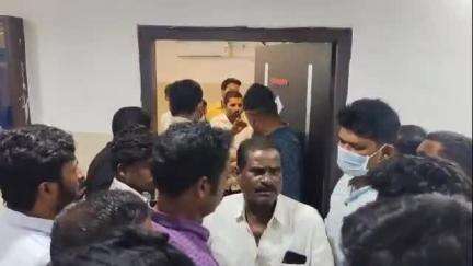 నిజామాబాద్ సౌత్: నగరంలో డాక్టర్ నిర్లక్ష్యంతో ఓ మహిళ మృతి, ఆందోళనకు దిగిన కుటుంబ సభ్యులు