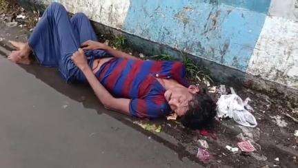 ক্যানিং ১: ক্যানিং বারুইপুর রোডের উওরভাগ এলাকায় পড়ে থাকা অজ্ঞাত পরিচয় ব্যক্তিকে উদ্ধার করল পুলিশ