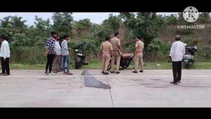 आष्टी: दोन दुचाकी ची झाली धडक... एक गंभीर दोन ठार रानवाडी फाट्या जवळील घटना.. उपजिल्हा रुग्णालयात केले दाखल