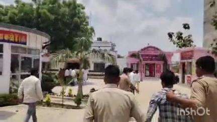धनघटा: छितौनी गांव के ग्रामीणों ने धनघटा थाने का किया घेराव, कार्रवाई की मांग की