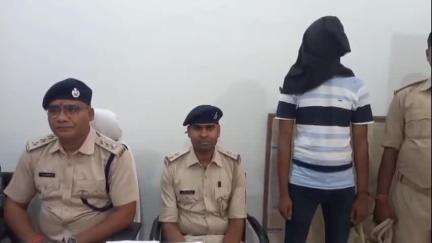 दुमका: लूटपाट और गोलीबारी मामले में एक आरोपी गिरफ्तार, कोर्ट में पेशी के बाद जेल भेजा गया