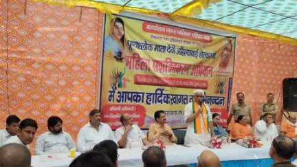 बाह: अहिल्याबाई होल्कर जयंती महिला सशक्तिकरण के रूप में मनाई गई, बटेश्वरनाथ मंदिर में भाजपा नेताओं ने की पूजा