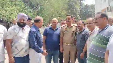 मुरादाबाद: एसपी सिटी कार्यालय में हर माह व्यापारी संगठन के साथ आयोजित हुई बैठक