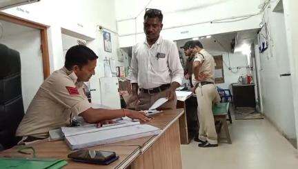 कांकेर: मांझा पारा भिरावाही में नए घर में पानी डालने को लेकर विवाद, दो भाइयों ने चाचा के साथ की मारपीट