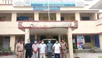 देहरादून: पटेलनगर कोतवाली पुलिस ने गुरुवार को गिरफ्तार किए पांच हुड़दंगियों को कोर्ट में पेश किया, भेजा जेल