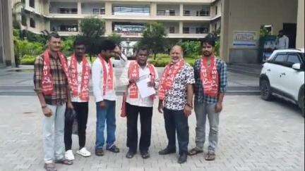 నిజామాబాద్ సౌత్: కేంద్ర ప్రభుత్వం ఉపాధి హామీ పథకానికి నిధులు కుదించడంపై తెలంగాణ వ్యవసాయ కార్మిక సంఘం జిల్లా కార్యదర్శి పెద్ది రాములు ఫైర్