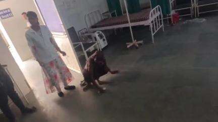 दतिया: ग्राम ढिमरपुरा में नाली विवाद पर 2 लोगों ने महिला से की मारपीट, महिला को भांडेर अस्पताल ले जाया गया