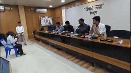 शेखपुरा: मंथन सभागार में जनता के दरबार में जिला पदाधिकारी कार्यक्रम का आयोजन, डीएम ने लंबित आवेदनों के निष्पादन का निर्देश दिया
