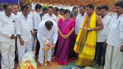 బీరలింగేశ్వరస్వామి నూతన దేవస్థానం నిర్మాణం పనులకు ప్రారంభించిన ఎంపి బి.కె పార్థసారథి