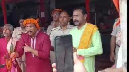 जरमुण्डी: दुमका के नए आईजी शैलेंद्र कुमार सिन्हा ने बासुकीनाथ दरबार में की पूजा, श्रावणी मेले की तैयारी का लिया जायजा