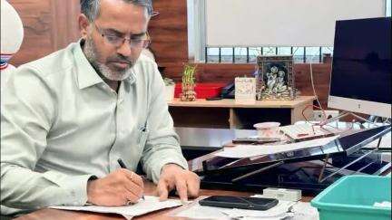 बेंगाबाद: उपायुक्त रामनिवास यादव ने डीसी ऑफिस के कार्यालय प्रकोष्ठ में लगाया जनता दरबार