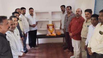 हाटपिपल्या: हाटपिपल्या के जैन स्कूल में पत्रकारों ने मनाया हिंदी पत्रकारिता दिवस