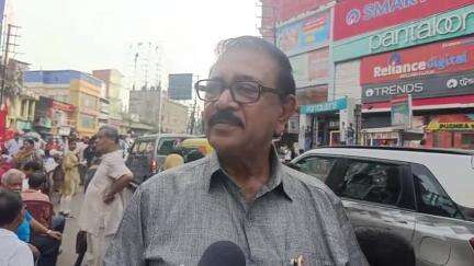 বারাসাত ১: পুলিশ দলদাসে পরিণত হয়েছে, চাকরিহারাদের উপর পুলিশের লাঠিচার্জ নিয়ে বারাসাতে বলেন সাংগঠনিক জেলার CPI(M)-র মুখপাত্র
