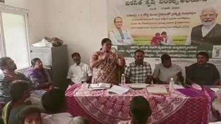 గుంతకల్లు: రైతులు వైవిధ్య పంటలను సాగు చేయాలంటూ గుత్తి మండలం తొండపాడు, వన్నేదొడ్డి గ్రామాల్లో రైతులకు అవగాహన