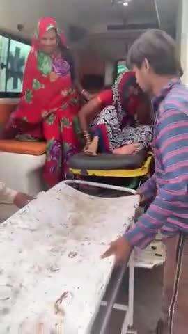 टीकमगढ़: डारगुवा गांव में एक महिला ने ज़हरीले पदार्थ का किया सेवन, मेडिकल कॉलेज किया गया रेफर