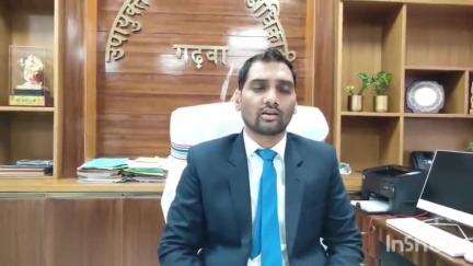 गढ़वा: लगमा मिडिल स्कूल भवन निर्माण की मांग को लेकर सांसद प्रतिनिधि ने उपायुक्त कार्यालय में डीसी को सौंपा ज्ञापन