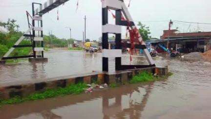 କଣ୍ଟାବାଞ୍ଜି: ରେଲୱେ ଅଣ୍ଡରଗ୍ରାଉଣ୍ଡରେ ଆଣ୍ଠୁଏ ପାଣି, ଯାତାୟାତ ବାଧାପ୍ରାପ୍ତ