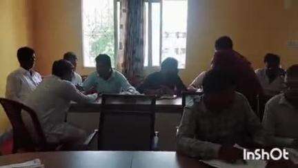 नारायणपुर: प्रखंड सभागार में हुई मनरेगा योजना की समीक्षा बैठक, कर्मियों को दिए गए निर्देश