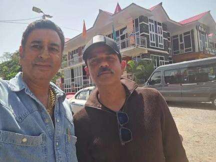 डेहर: जडोल पहुंचे बॉलीवुड के मशहूर अभिनेता अमित सियाल, दोपहर का भोजन करने के बाद मुंबई हुए रवाना