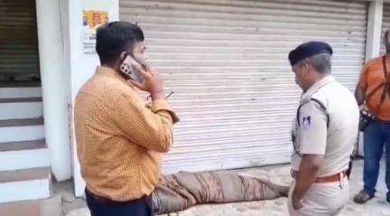 ग्वालियर गिर्द: कंपू क्षेत्र में एक युवक की पत्थर से कुचलकर की गई हत्या, जांच शुरू