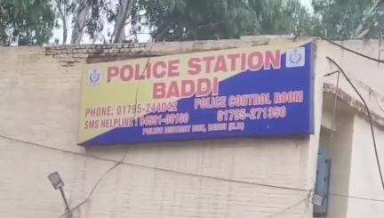 बद्दी: अवैध शराब के खिलाफ बद्दी पुलिस की कार्रवाई, गाड़ी से शराब बरामद कर मुकदमा किया दर्ज
