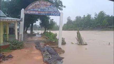 মানকাচৰ: গৰাখহনীয়াৰ কবলত কালাপানী আৰক্ষী চকী, শংকাত আৰক্ষী তথা অঞ্চলবাসী #jansamasya