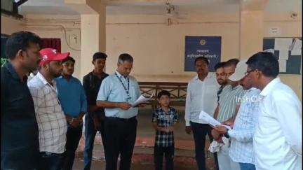 होशंगाबाद नगर: कलेक्ट्रेट में राष्ट्रीय किसान मजदूर संघ ने मूंग खरीदी हेतु पंजीयन व अन्य मांगों को लेकर तहसीलदार को दिया ज्ञापन