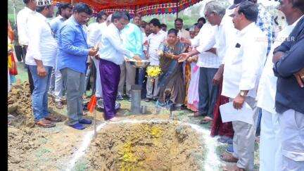 సత్తుపల్లి: కొమ్మేపల్లి కాలనీలో సింగరేణి వారి ఆధ్వర్యంలో రూ.70లక్షలతో నూతన కమిటీ హాల్‌కు శంకుస్థాపన చేసిన ఎమ్మెల్యే రాగమయి