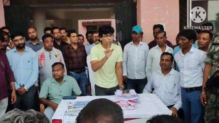 सोनाहातु: सोनाहातू प्रखंड परिसर में जनता दरबार लगाकर विधायक अमित महतो ने सुनी जनता की समस्या