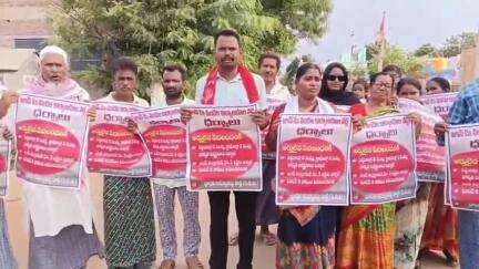నందికొట్కూరు పేదలకు ఇళ్ల స్థలాలు మంజూరుచేయాలని సిపిఐ ఆధ్వర్యంలో:ధర్నా పోస్టర్ ఆవిష్కరించిన సిపిఐ కార్యదర్శి శ్రీనివాసులు