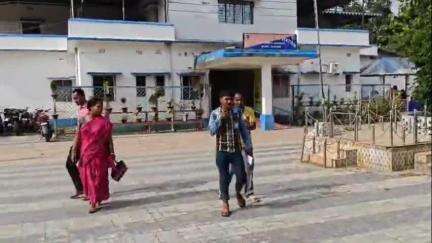 ময়নাগুড়ি: এক ফার্নিচার দোকানের মালিকের বিরুদ্ধে প্রতারণা ও ক্রেতাকে  বাটাম দিয়ে মারধরের অভিযোগ , ময়নাগুড়ি থানায় অভিযোগ দায়ের