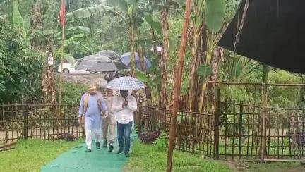 কদম: ন-ভঙনীয়াত কেন্দ্ৰীয় মন্ত্ৰী পবিত্ৰ মাৰ্ঘেৰিটা আৰু বিধায়ক মানৱ ডেকা,নৱ নিৰ্বাচিত কাউঞ্চিলাৰ দীপাংকৰ গগৈৰ সৈতে আলোচনা