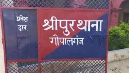 फुलवरिया: बंशी बतरहा बाजार में चोरी की दो घटनाओं से हड़कंप, पुलिस ने चोरी गया सामान बरामद किया, 1 गिरफ्तार