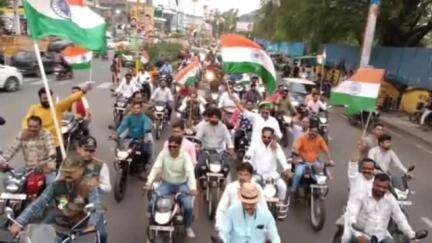 देवास नगर: सिविल लाइन क्षेत्र में गुजराती सेन समाज ने निकाली तिरंगा यात्रा