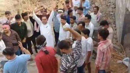 चौहटन: चौहटन के आगौर सरहद में सड़क किनारे मिले चिंकारा हिरणों के अवशेष, वन्यजीव प्रेमियों में भारी आक्रोश