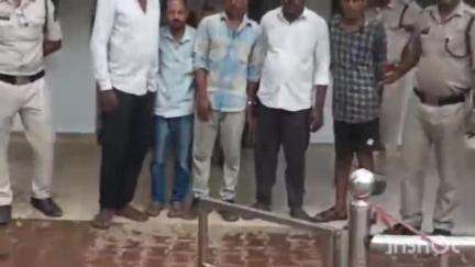 धमधा: फर्नीचर दुकान में चोरी करने वाले 3 आरोपियों और 2 खरीदने वाले दुकानदारों को पुलिस ने घासीदास नगर से किया गिरफ्तार