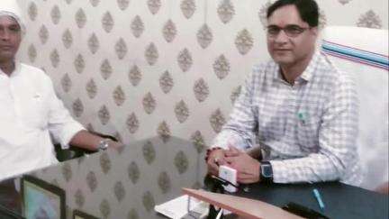 जमुआ: सफाई मुद्दे पर कांग्रेस जिलाध्यक्ष धनंजय सिंह ने उप नगर आयुक्त प्रशांत लायक से मुलाकात की