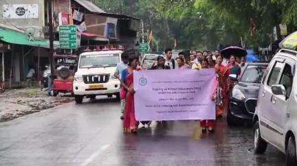 রাজগঞ্জ: চালসায় প্লাস্টিক মুক্ত সমাজ গড়তে সচেতনতামূলক রেলির পাশাপাশি ব্যবসায়ীদের প্লাস্টিক ব্যবহার না করার বিষয়ে সচেতন করা হলো